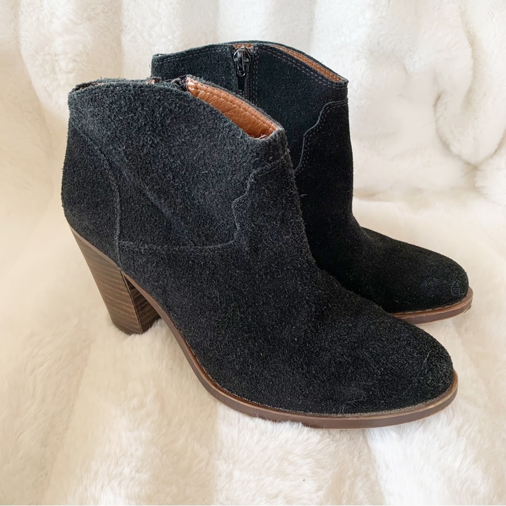 (4 for $20) LUCKY Brand Black Suede Booties Sz 7